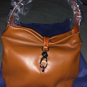 NWT Dooney and Bourke small logo lock sac